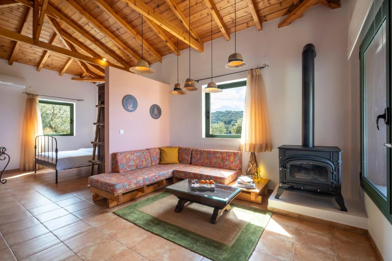 Chamaloni Cottages Finikounta Ngoại thất bức ảnh