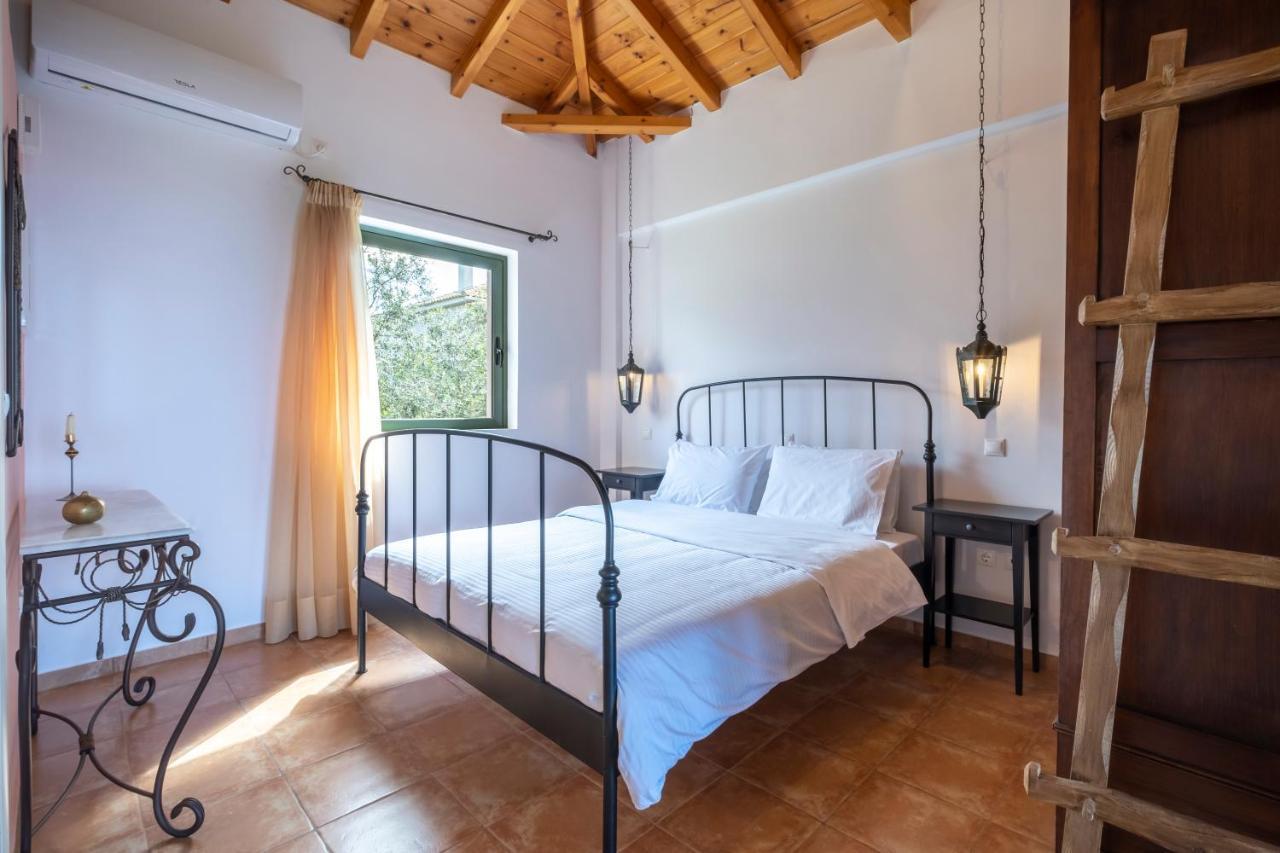Chamaloni Cottages Finikounta Ngoại thất bức ảnh